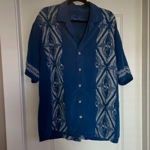 Tommy Bahama short sleeve shirt size XL Blue with white design
